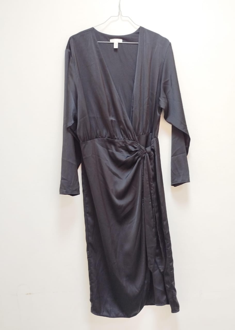 Robe portefeuille en satin noir