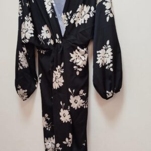 Robes à manches longues Noir avec fleurs blanches
