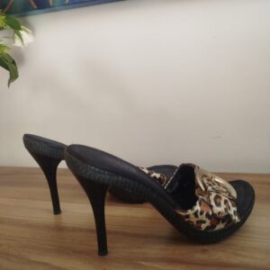 Mules à talons motif léopard