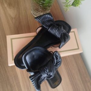 Sandales noires à nœud plissé